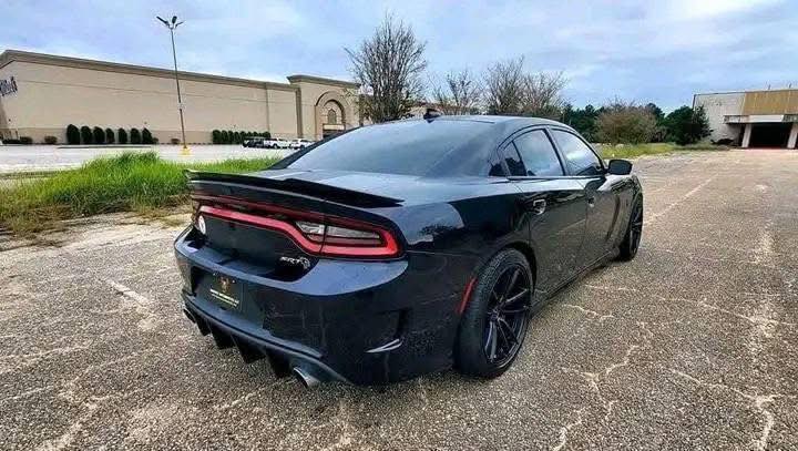 2016 Dodge Charger SRT Hellcat - Image 4