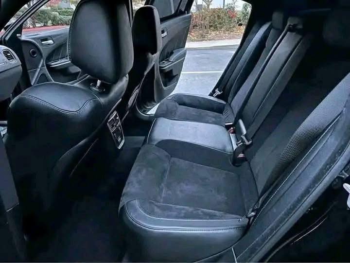 2019 Dodge Charger scat pack - Image 2