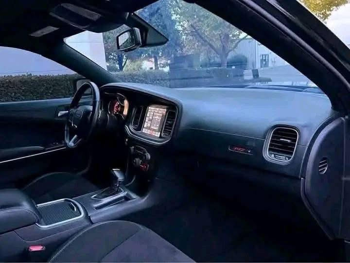 2019 Dodge Charger scat pack - Image 4