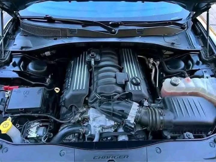 2019 Dodge Charger scat pack - Image 5