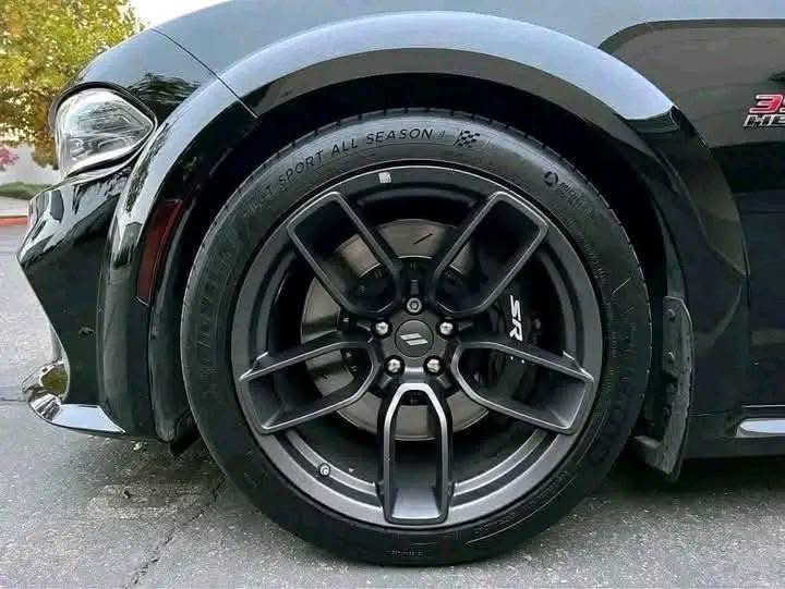 2019 Dodge Charger scat pack - Image 6