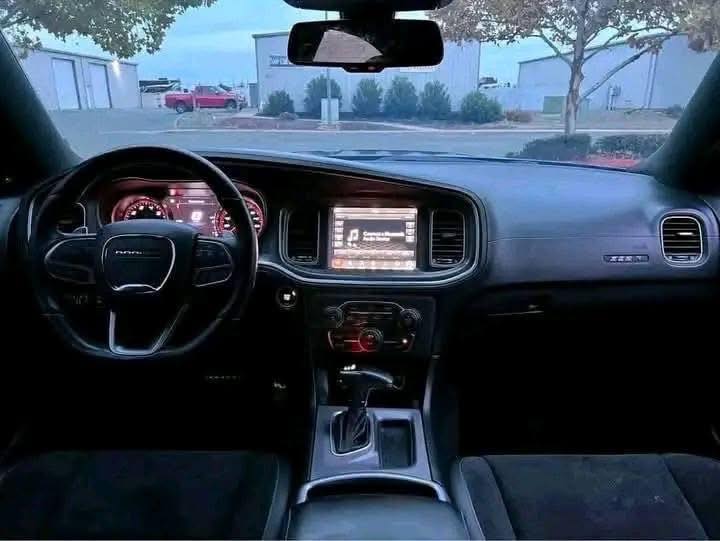 2019 Dodge Charger scat pack - Image 9