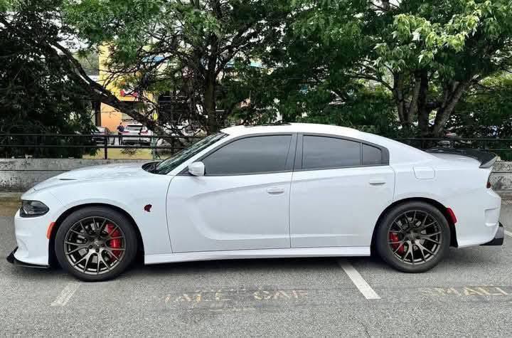 2017 Dodge Charger SRT Hellcat - Image 5