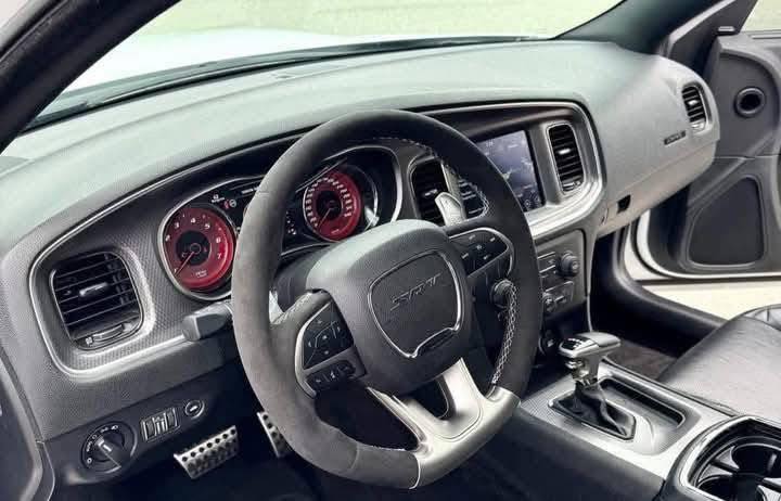 2017 Dodge Charger SRT Hellcat - Image 9