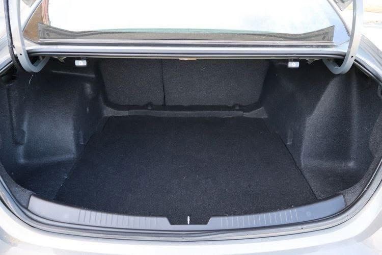 2017 Chevrolet Malibu LT - Image 4