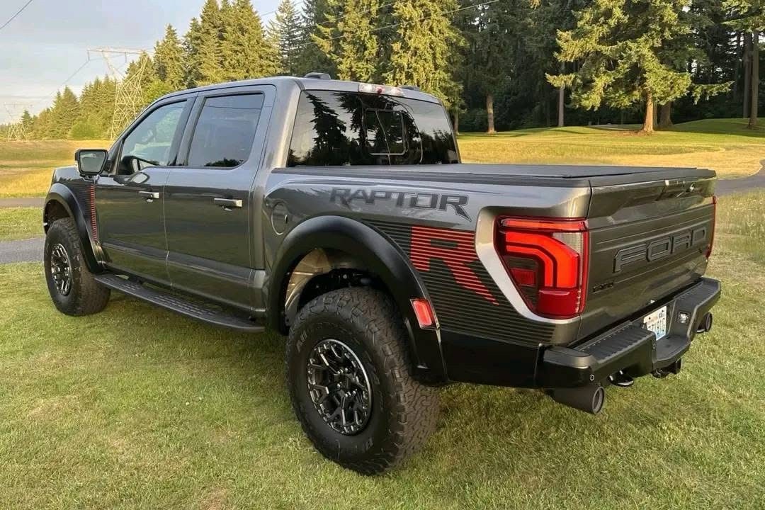 2025 Ford F-150 Raptor R - Image 5