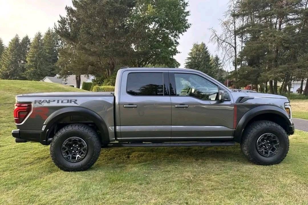 2025 Ford F-150 Raptor R - Image 4