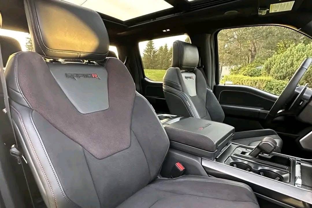 2025 Ford F-150 Raptor R - Image 6