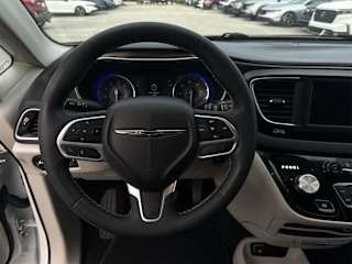 2022 Chrysler Voyager - Image 8