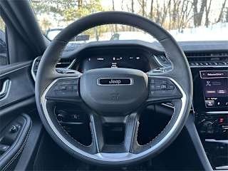 2025 Jeep Grand Cherokee - Image 16