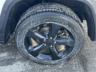 2025 Jeep Grand Cherokee - Image 3