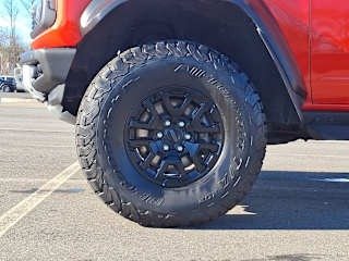 2022 Ford Bronco - Image 18