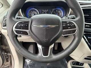 2017 Chrysler Pacifica - Image 9