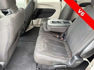 2017 Chrysler Pacifica - Image 12