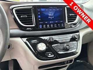 2017 Chrysler Pacifica - Image 13