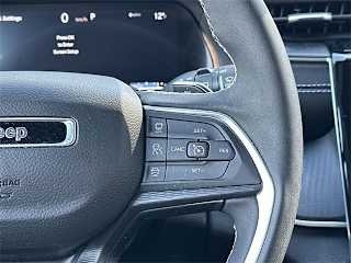 2025 Jeep Grand Cherokee - Image 2