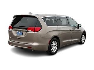 2017 Chrysler Pacifica - Image 18