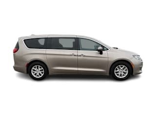 2017 Chrysler Pacifica - Image 19
