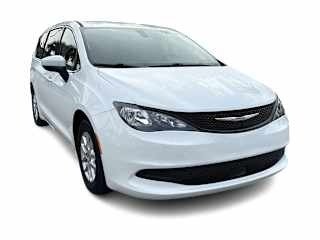 2022 Chrysler Voyager - Image 2