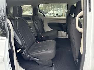 2022 Chrysler Voyager - Image 5